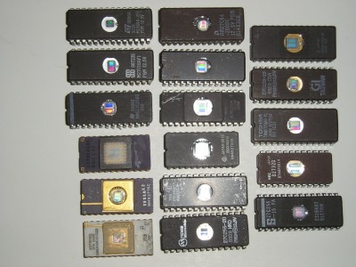 Kolekce EPROM různých značek