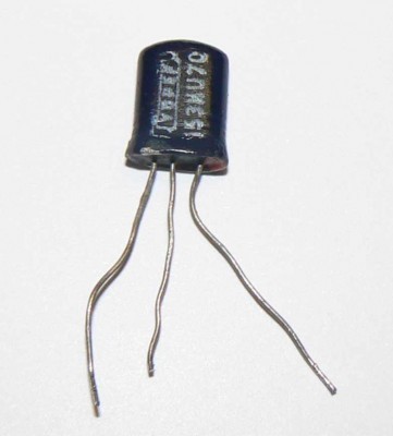 Tranzistor 153NU70.
<br />V tomto pouzdře se vyráběly i PNP transistory 1NU70.