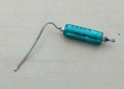 vadný kondenzátor 10µF/15V